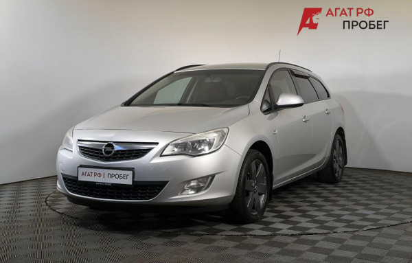 Opel Astra 2012 года с пробегом 204 095 км, фото 1