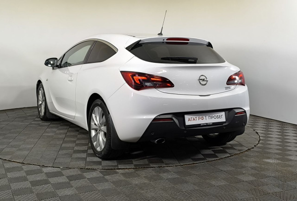 Opel Astra 2013 года с пробегом 150 927 км, фото 6