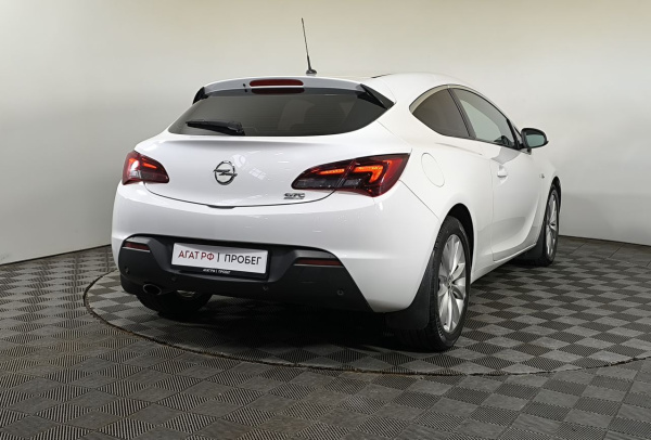 Opel Astra 2013 года с пробегом 150 927 км, фото 4